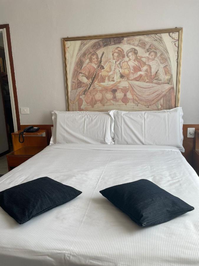 Hotel La Bussola Cittiglio Eksteriør bilde